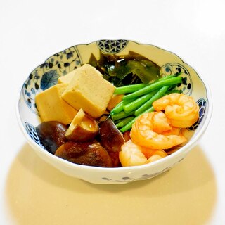 ご飯やお酒のお供にピッタリ！高野豆腐と海老の煮物